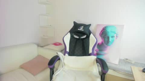 Snapshot of ella_starrr_ chatting on 2, 4, 2026 Ella online show from 2, 4, 2026