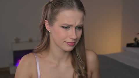 Snapshot of ella_twinkle chatting on 1, 2, 2026 Ella online show from 1, 2, 2026