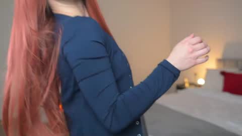 Snapshot of ella_twinkle chatting on 10, 4, 2026 Ella online show from 10, 4, 2026