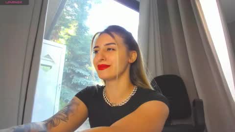 ella_vee online show from 14, 9, 2025