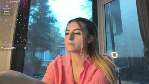 ella_vee online show from 20, 11, 2025