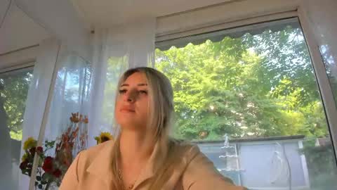 ella_vee online show from 11, 5, 2026