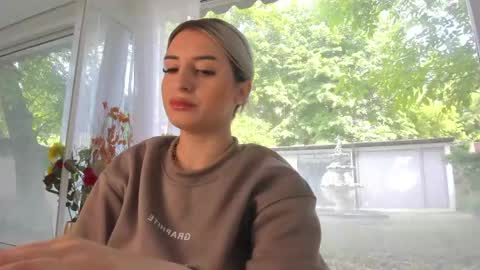 ella_vee online show from 14, 5, 2026