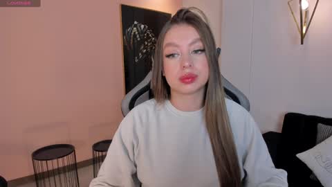 EllaClark online show from 3, 12, 2024