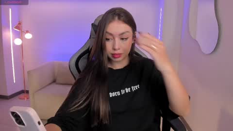 Snapshot of ellaclark chatting on 18, 9, 2025 EllaClark online show from 18, 9, 2025