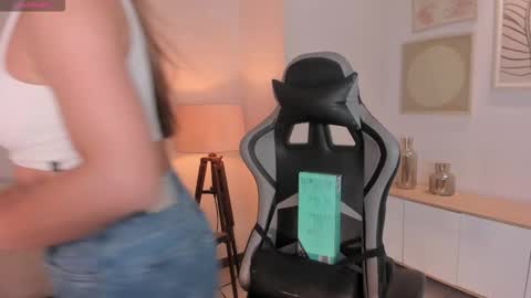 Snapshot of ellaclark chatting on 3, 10, 2025 EllaClark online show from 3, 10, 2025