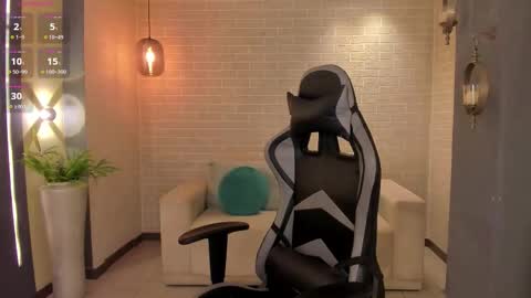 Snapshot of ellaclark chatting on 8, 10, 2025 EllaClark online show from 8, 10, 2025