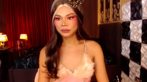 ellahemperialts online show from 18, 5, 2026