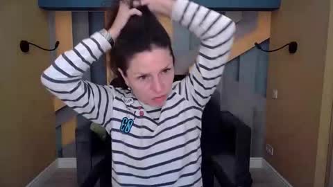 EllaLongs online show from 4, 4, 2026