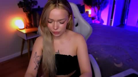 Ella online show from 30, 3, 2026