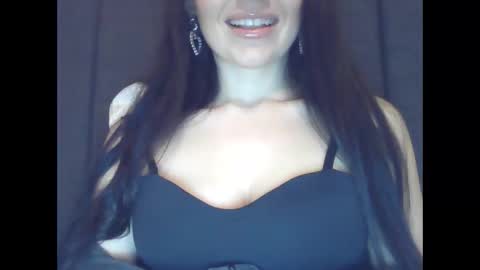 Snapshot of elle010843 chatting on 18, 10, 2025 elle010843 online show from 18, 10, 2025