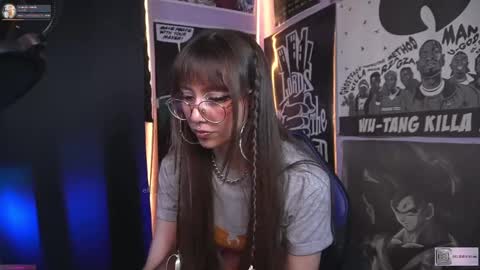 Snapshot of elle_uwu chatting on 17, 2, 2025 follow me on instagram . online show from 17, 2, 2025