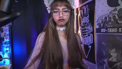 Snapshot of elle_uwu chatting on 22, 2, 2025 follow me on instagram . online show from 22, 2, 2025