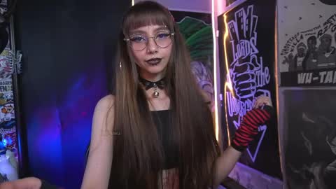 Snapshot of elle_uwu chatting on 24, 2, 2025 follow me on instagram . online show from 24, 2, 2025