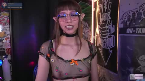 Snapshot of elle_uwu chatting on 22, 9, 2025 follow me on instagram . online show from 22, 9, 2025