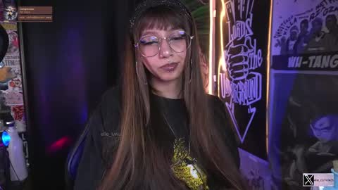 Snapshot of elle_uwu chatting on 28, 9, 2025 follow me on instagram . online show from 28, 9, 2025