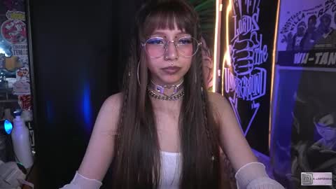 Snapshot of elle_uwu chatting on 29, 9, 2025 follow me on instagram . online show from 29, 9, 2025