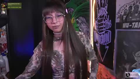 Snapshot of elle_uwu chatting on 13, 10, 2025 follow me on instagram . online show from 13, 10, 2025