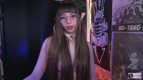 Snapshot of elle_uwu chatting on 14, 10, 2025 follow me on instagram . online show from 14, 10, 2025