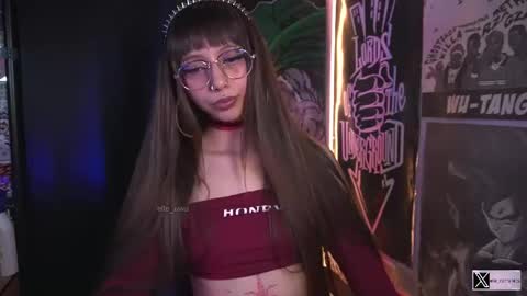 Snapshot of elle_uwu chatting on 17, 10, 2025 follow me on instagram . online show from 17, 10, 2025