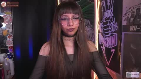 Snapshot of elle_uwu chatting on 21, 10, 2025 follow me on instagram . online show from 21, 10, 2025