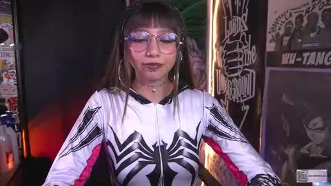 Snapshot of elle_uwu chatting on 24, 10, 2025 follow me on instagram . online show from 24, 10, 2025