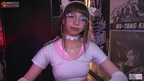 Snapshot of elle_uwu chatting on 7, 11, 2025 follow me on instagram . online show from 7, 11, 2025