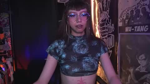 Snapshot of elle_uwu chatting on 15, 11, 2025 follow me on instagram . online show from 15, 11, 2025