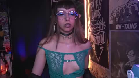 Snapshot of elle_uwu chatting on 16, 11, 2025 follow me on instagram . online show from 16, 11, 2025