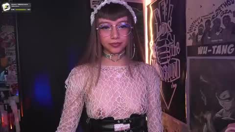 Snapshot of elle_uwu chatting on 18, 11, 2025 follow me on instagram . online show from 18, 11, 2025