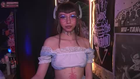 Snapshot of elle_uwu chatting on 23, 11, 2025 follow me on instagram . online show from 23, 11, 2025