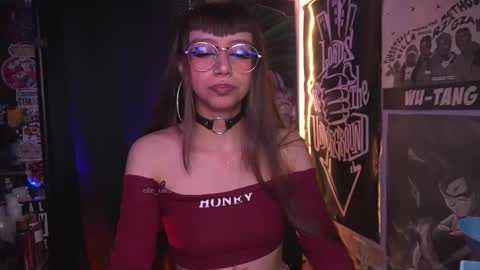 Snapshot of elle_uwu chatting on 24, 11, 2025 follow me on instagram . online show from 24, 11, 2025