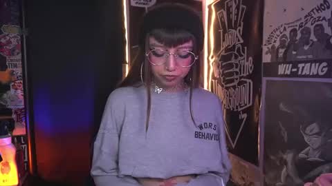 Snapshot of elle_uwu chatting on 4, 12, 2025 follow me on instagram . online show from 4, 12, 2025