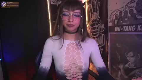 Snapshot of elle_uwu chatting on 13, 12, 2025 follow me on instagram . online show from 13, 12, 2025