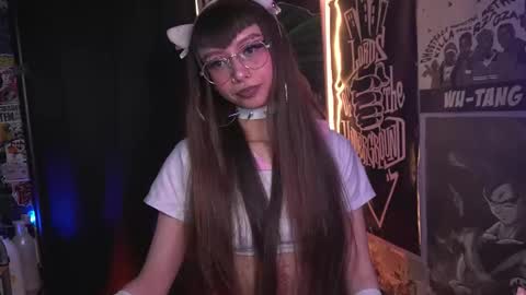 Snapshot of elle_uwu chatting on 15, 12, 2025 follow me on instagram . online show from 15, 12, 2025