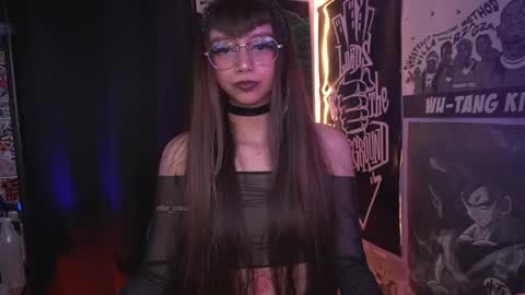 Snapshot of elle_uwu chatting on 18, 12, 2025 follow me on instagram . online show from 18, 12, 2025