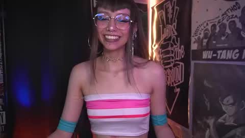 Snapshot of elle_uwu chatting on 21, 12, 2025 follow me on instagram . online show from 21, 12, 2025