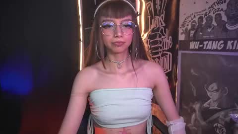 Snapshot of elle_uwu chatting on 19, 2, 2026 follow me on instagram . online show from 19, 2, 2026