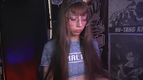 Snapshot of elle_uwu chatting on 11, 3, 2026 follow me on instagram . online show from 11, 3, 2026