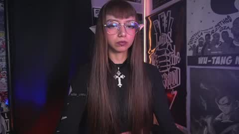 Snapshot of elle_uwu chatting on 1, 4, 2026 follow me on instagram . online show from 1, 4, 2026