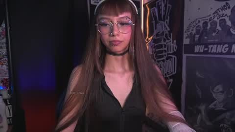 Snapshot of elle_uwu chatting on 7, 4, 2026 follow me on instagram . online show from 7, 4, 2026