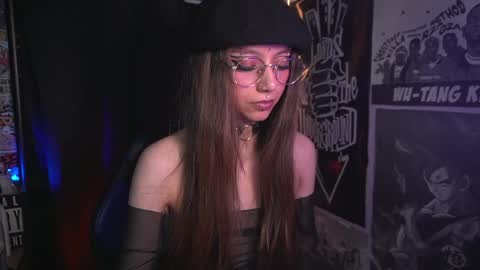 Snapshot of elle_uwu chatting on 10, 4, 2026 follow me on instagram . online show from 10, 4, 2026