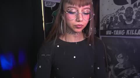 Snapshot of elle_uwu chatting on 21, 4, 2026 follow me on instagram . online show from 21, 4, 2026
