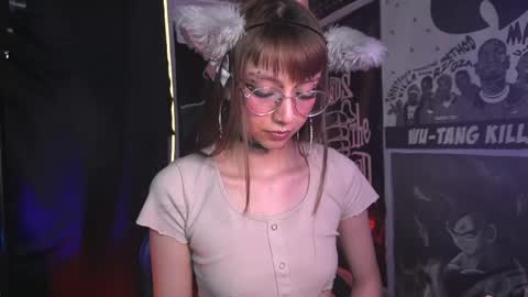 Snapshot of elle_uwu chatting on 26, 4, 2026 follow me on instagram . online show from 26, 4, 2026