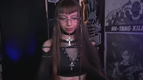 Snapshot of elle_uwu chatting on 29, 4, 2026 follow me on instagram . online show from 29, 4, 2026