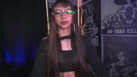 Snapshot of elle_uwu chatting on 19, 5, 2026 follow me on instagram . online show from 19, 5, 2026