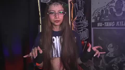 Snapshot of elle_uwu chatting on 23, 6, 2026 follow me on instagram . online show from 23, 6, 2026