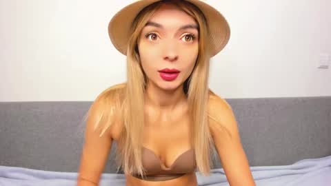 Snapshot of ellen_flow chatting on 28, 2, 2025 ellen_flow online show from 28, 2, 2025