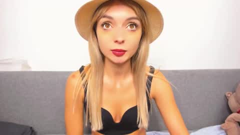 Snapshot of ellen_flow chatting on 12, 3, 2025 ellen_flow online show from 12, 3, 2025