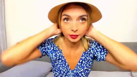 Snapshot of ellen_flow chatting on 18, 9, 2025 ellen_flow online show from 18, 9, 2025